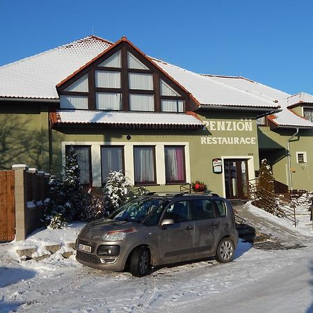 尤卡斯尼切膳食公寓酒店 Mníšek pod Brdy 外观 照片