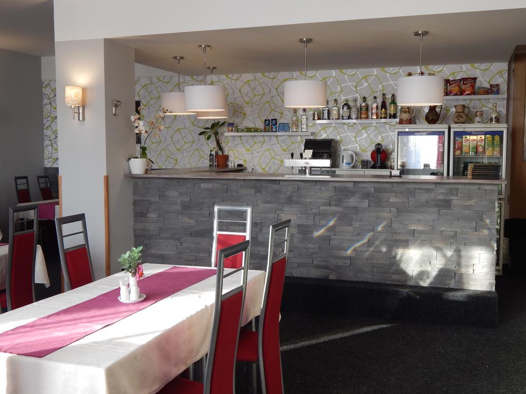 尤卡斯尼切膳食公寓酒店 Mníšek pod Brdy 外观 照片