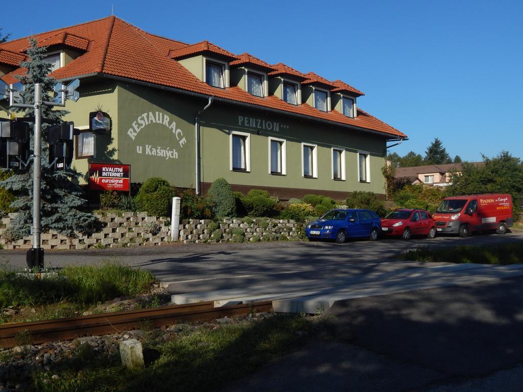 尤卡斯尼切膳食公寓酒店 Mníšek pod Brdy 外观 照片
