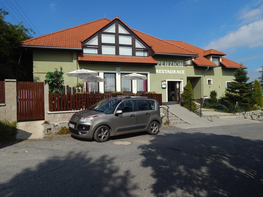尤卡斯尼切膳食公寓酒店 Mníšek pod Brdy 外观 照片
