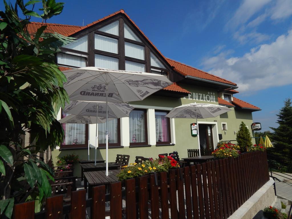 尤卡斯尼切膳食公寓酒店 Mníšek pod Brdy 外观 照片