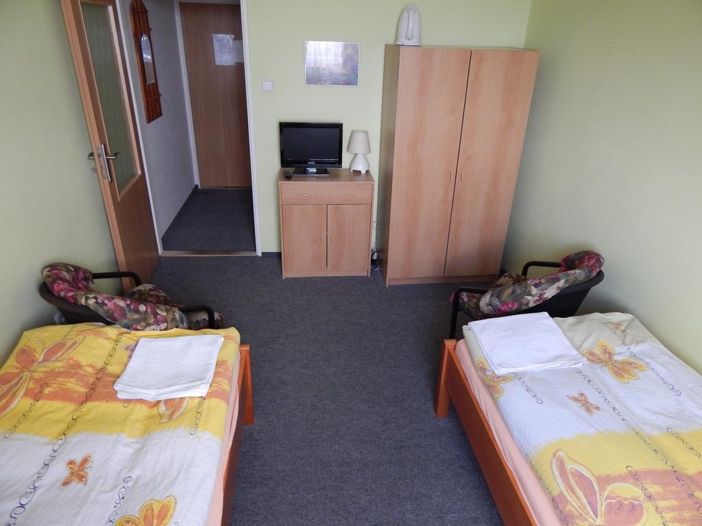 尤卡斯尼切膳食公寓酒店 Mníšek pod Brdy 外观 照片