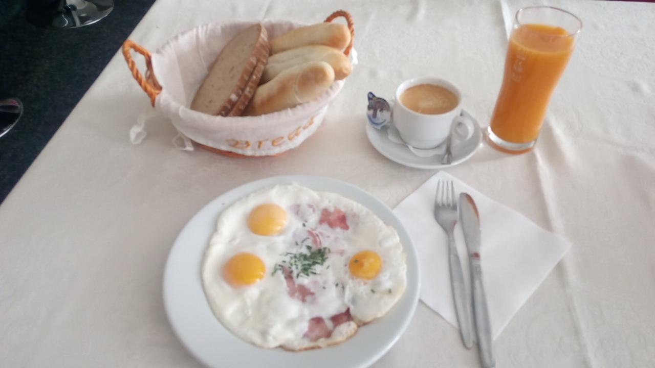 尤卡斯尼切膳食公寓酒店 Mníšek pod Brdy 外观 照片